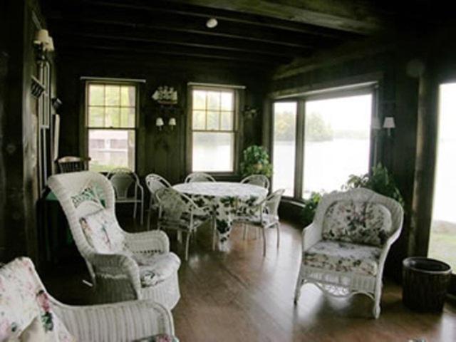 Oliver Lodge Мередит Экстерьер фото