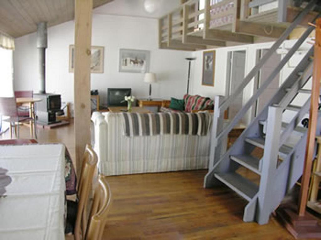 Oliver Lodge Мередит Номер фото